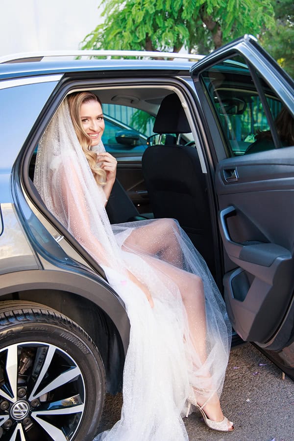 lovely-summer-wedding-athnes-florals-white-yellow-hues_21