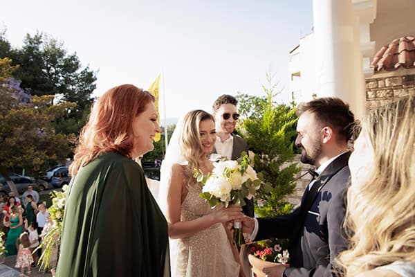 lovely-summer-wedding-athnes-florals-white-yellow-hues_23