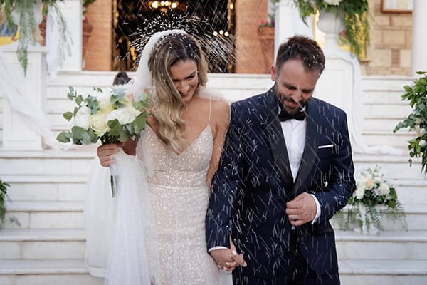 lovely-summer-wedding-athnes-florals-white-yellow-hues_28