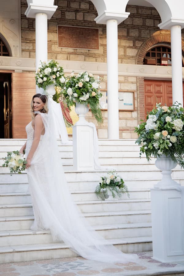 lovely-summer-wedding-athnes-florals-white-yellow-hues_30