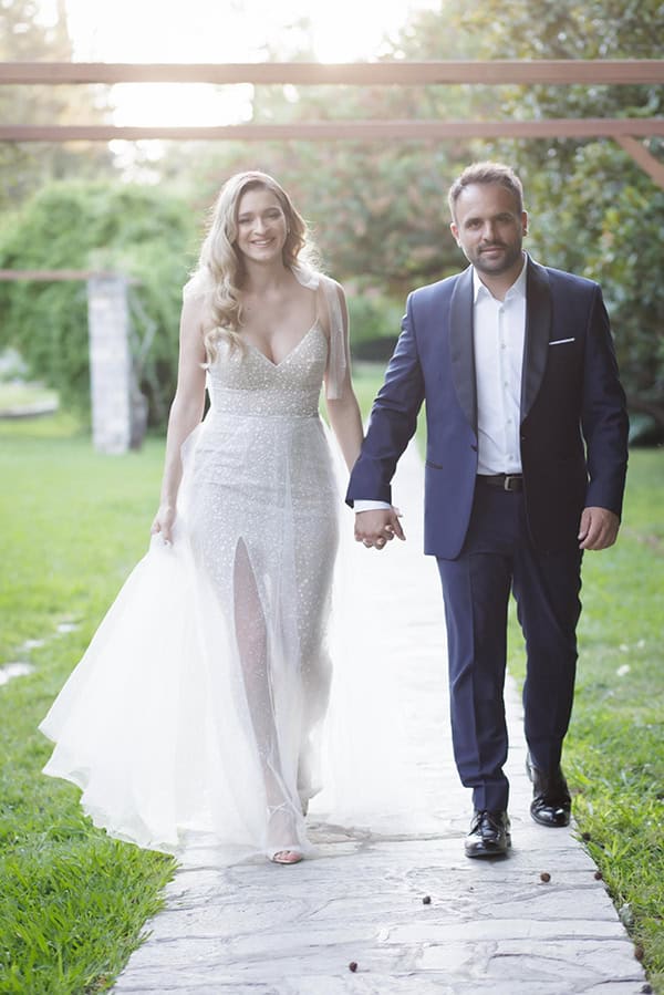 lovely-summer-wedding-athnes-florals-white-yellow-hues_32