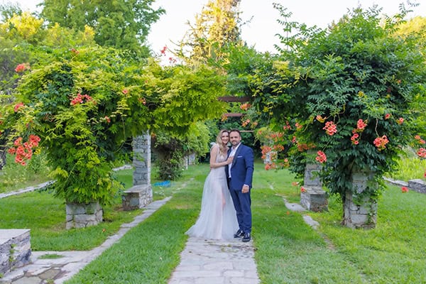 lovely-summer-wedding-athnes-florals-white-yellow-hues_36