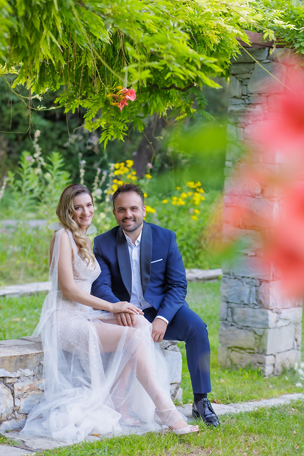 lovely-summer-wedding-athnes-florals-white-yellow-hues_37