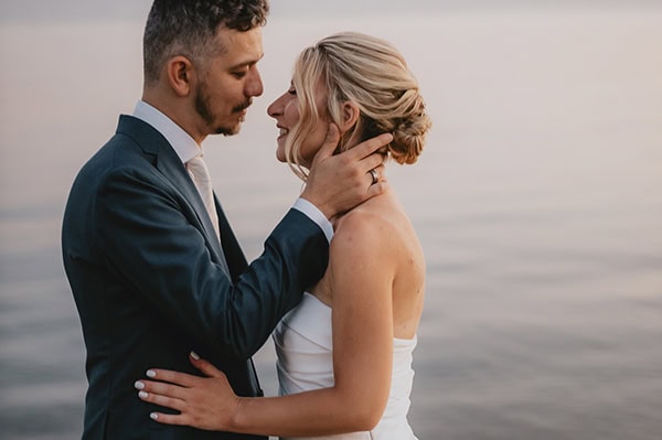 outdoor-summer-wedding-eyvoia-tropical-florals_03x