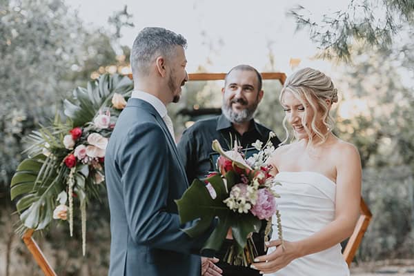 outdoor-summer-wedding-eyvoia-tropical-florals_17