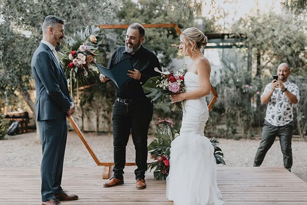 outdoor-summer-wedding-eyvoia-tropical-florals_18