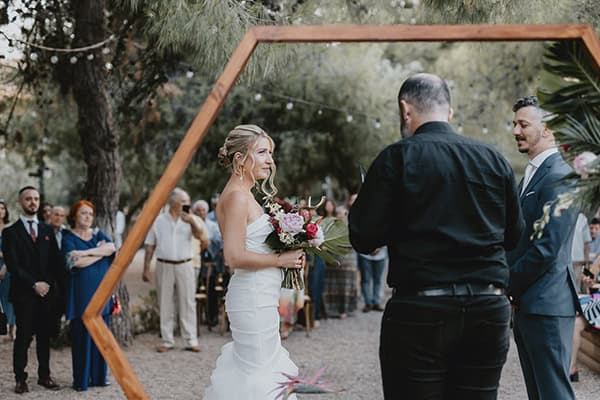 outdoor-summer-wedding-eyvoia-tropical-florals_19x