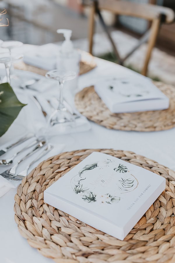 outdoor-summer-wedding-eyvoia-tropical-florals_22