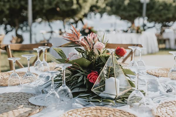 outdoor-summer-wedding-eyvoia-tropical-florals_22w