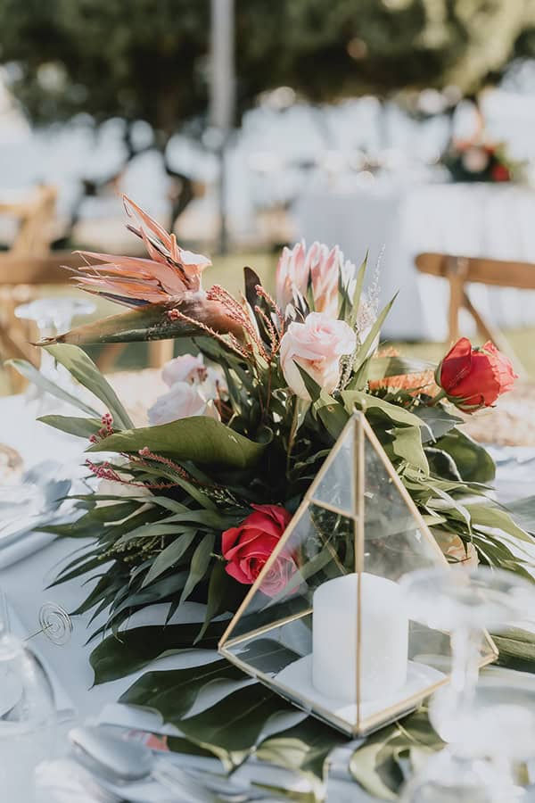 outdoor-summer-wedding-eyvoia-tropical-florals_23x