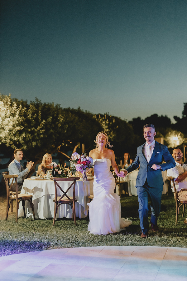 outdoor-summer-wedding-eyvoia-tropical-florals_24x