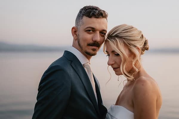 outdoor-summer-wedding-eyvoia-tropical-florals_29