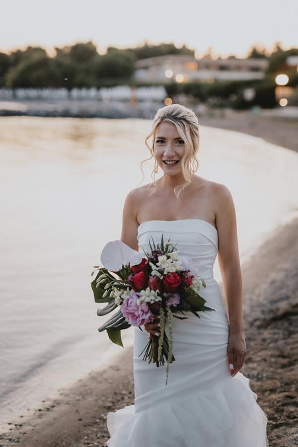 outdoor-summer-wedding-eyvoia-tropical-florals_30