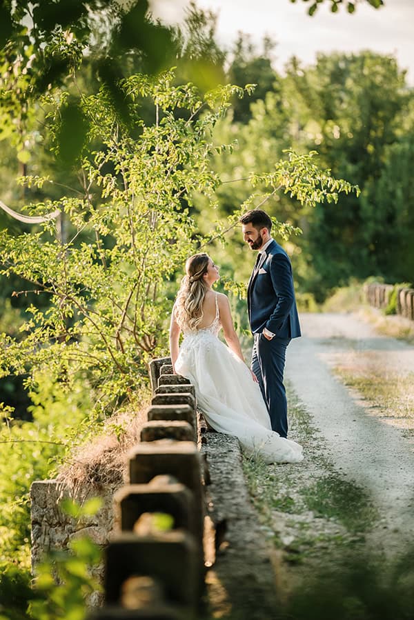 romantic-summer-wedding-kastoria-white-roses_04x