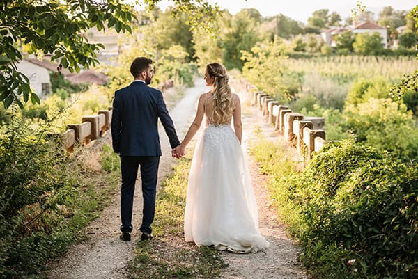 romantic-summer-wedding-kastoria-white-roses_05x
