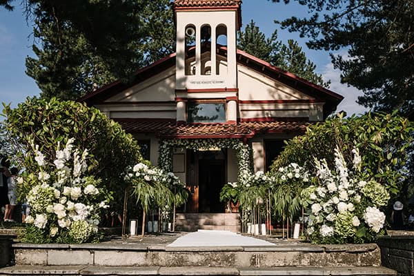 romantic-summer-wedding-kastoria-white-roses_09