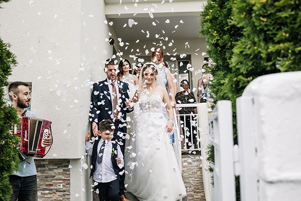 romantic-summer-wedding-kastoria-white-roses_15