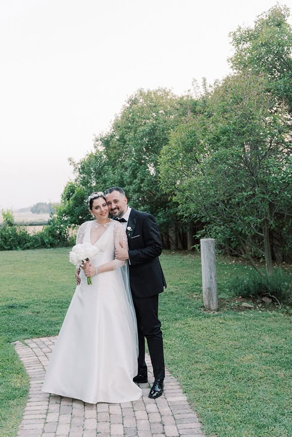 rustic-spring-wedding-athens-flowers-pastel-hues_02