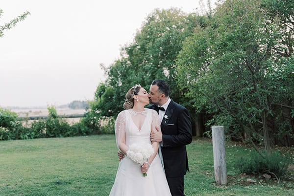 rustic-spring-wedding-athens-flowers-pastel-hues_05x