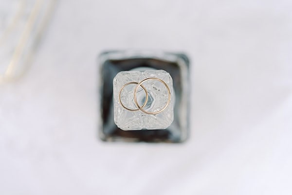 rustic-spring-wedding-athens-flowers-pastel-hues_08x