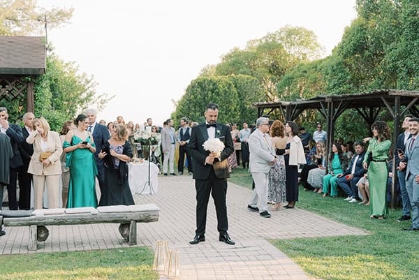 rustic-spring-wedding-athens-flowers-pastel-hues_23