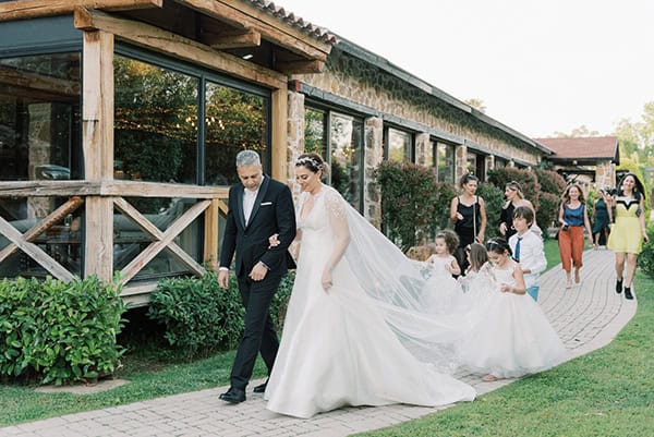 rustic-spring-wedding-athens-flowers-pastel-hues_25