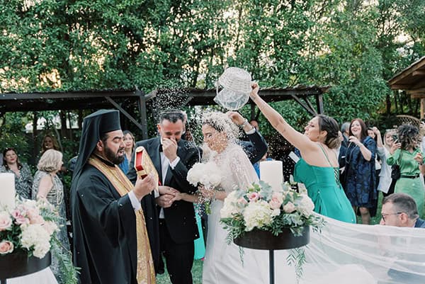 rustic-spring-wedding-athens-flowers-pastel-hues_33