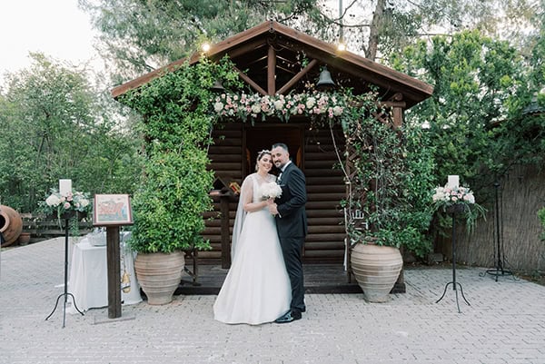 rustic-spring-wedding-athens-flowers-pastel-hues_34