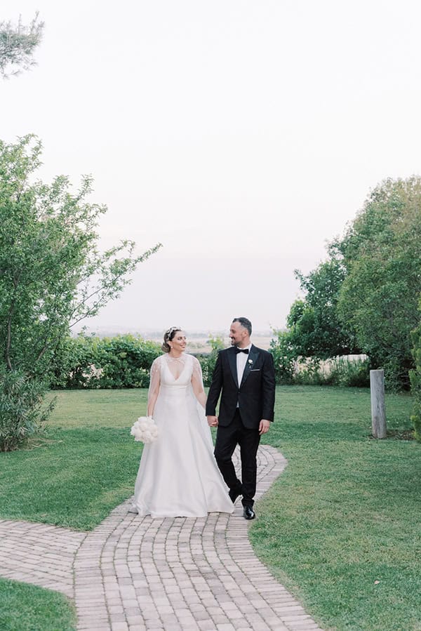 rustic-spring-wedding-athens-flowers-pastel-hues_35