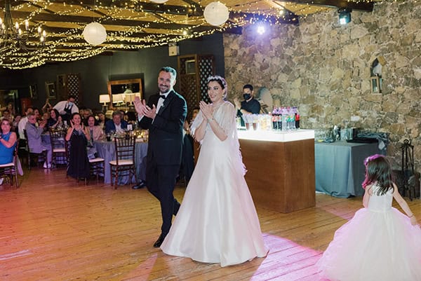 rustic-spring-wedding-athens-flowers-pastel-hues_48x