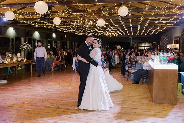 rustic-spring-wedding-athens-flowers-pastel-hues_54