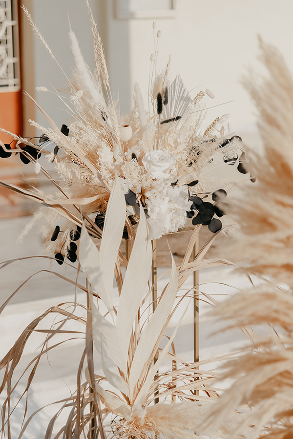boho-inspired-wedding-decoration-ideas-dried-flowers-black-touches_04x