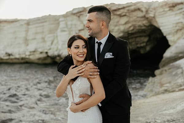 chic-summer-wedding-limassol-baby-breaths-white-roses_01x