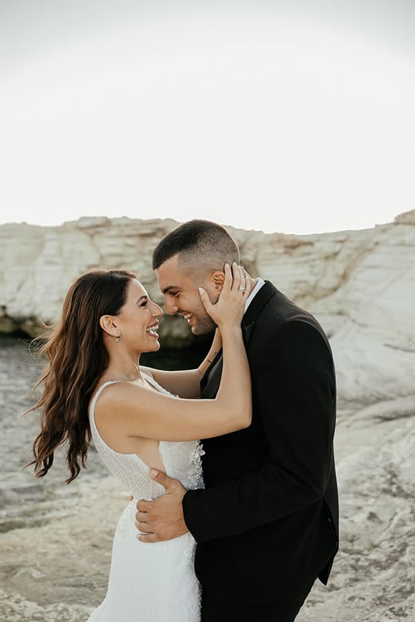 chic-summer-wedding-limassol-baby-breaths-white-roses_02