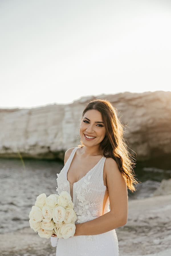 chic-summer-wedding-limassol-baby-breaths-white-roses_03