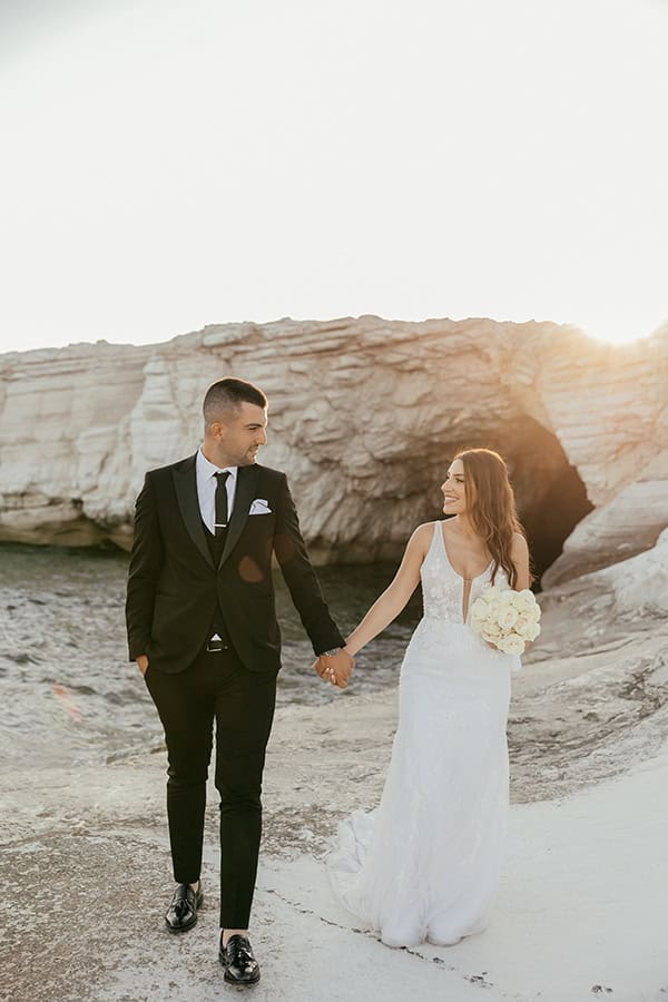 chic-summer-wedding-limassol-baby-breaths-white-roses_04