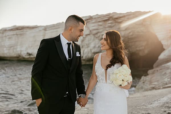 chic-summer-wedding-limassol-baby-breaths-white-roses_05x