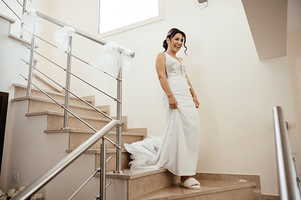 chic-summer-wedding-limassol-baby-breaths-white-roses_12