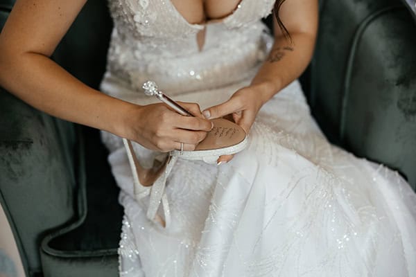 chic-summer-wedding-limassol-baby-breaths-white-roses_15