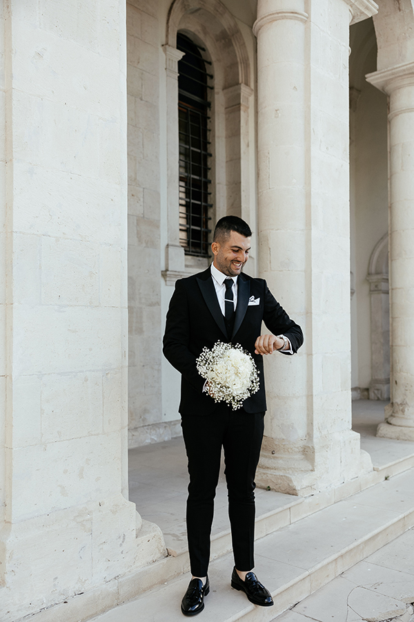 chic-summer-wedding-limassol-baby-breaths-white-roses_24