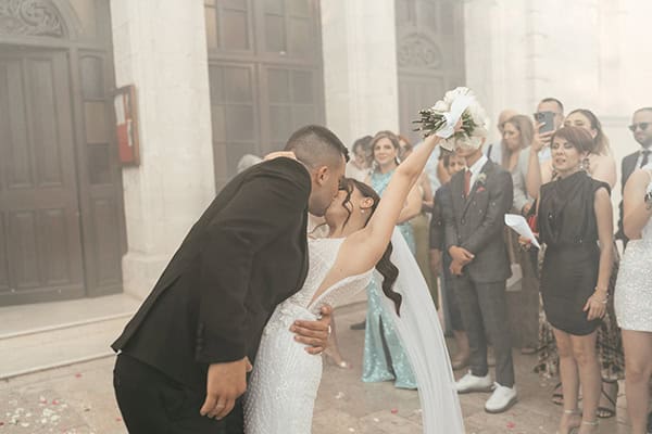 chic-summer-wedding-limassol-baby-breaths-white-roses_31