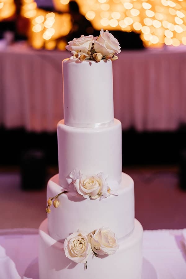 chic-summer-wedding-limassol-baby-breaths-white-roses_36