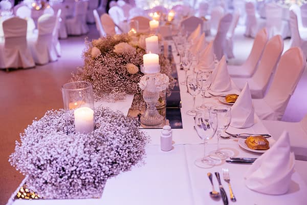 chic-summer-wedding-limassol-baby-breaths-white-roses_38