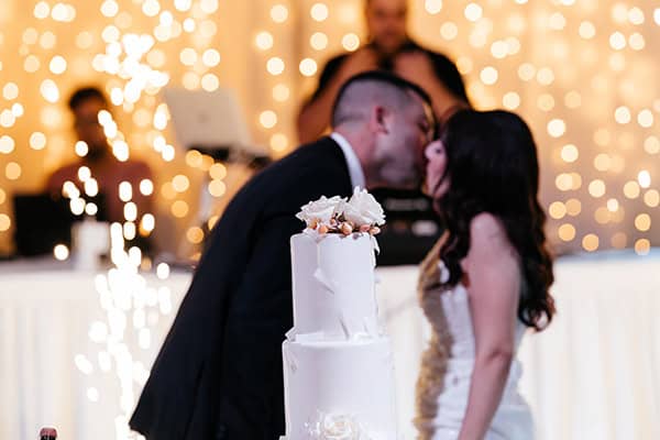 chic-summer-wedding-limassol-baby-breaths-white-roses_40