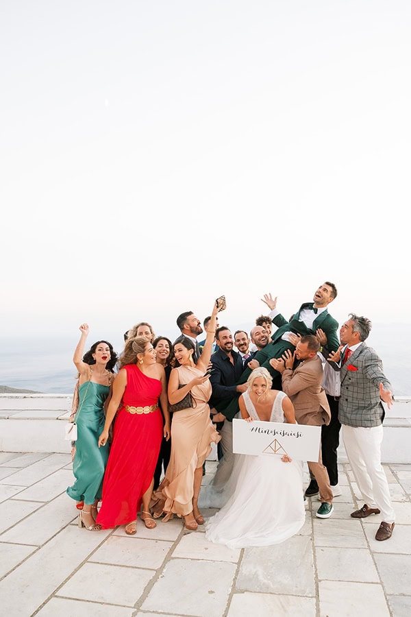 citrus-inspired-wedding-tinos-island-greenery-yellow-callas_04