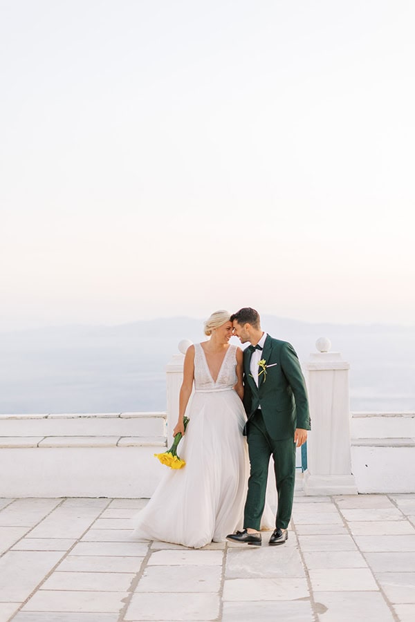 citrus-inspired-wedding-tinos-island-greenery-yellow-callas_05