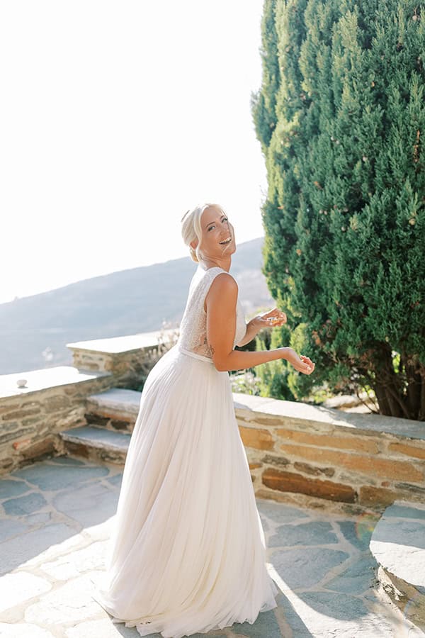 citrus-inspired-wedding-tinos-island-greenery-yellow-callas_10