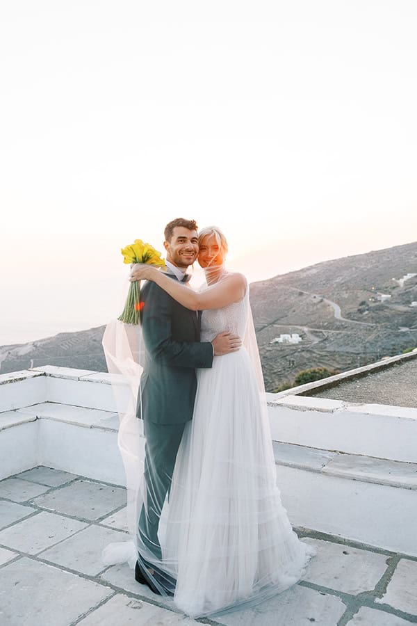 citrus-inspired-wedding-tinos-island-greenery-yellow-callas_25