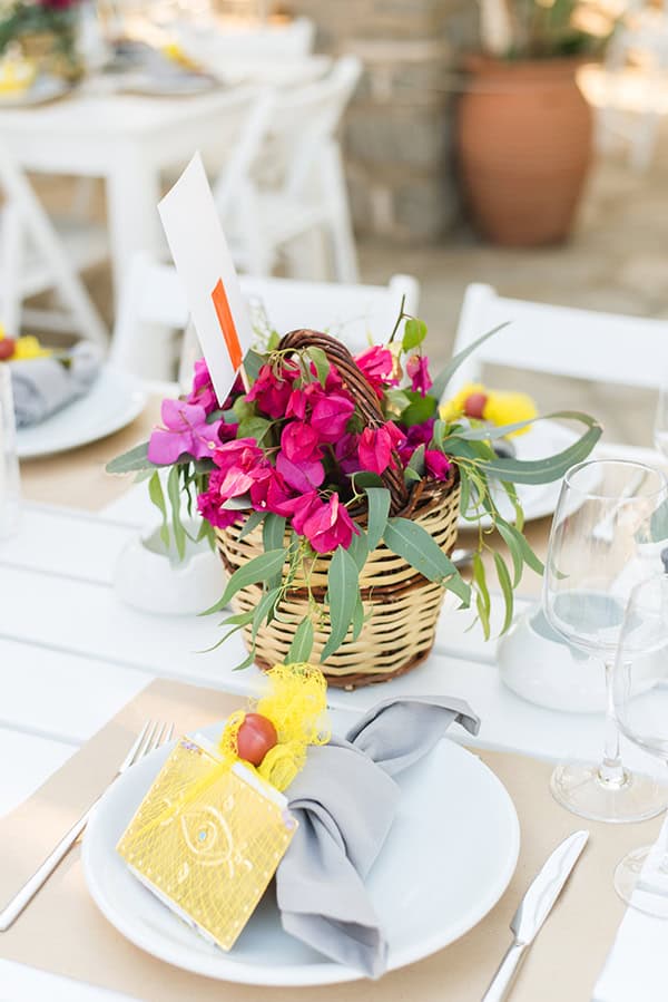 decoration-wedding-island-fucshia-bougainvillea-cactus_07x
