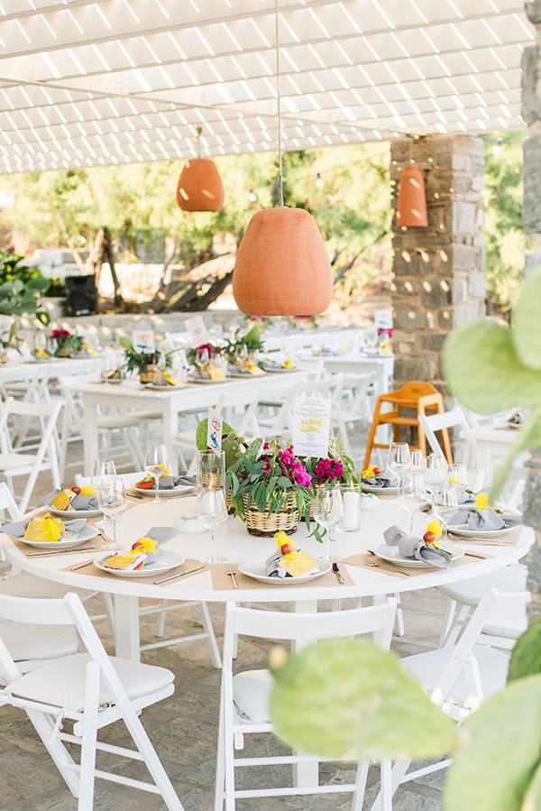 decoration-wedding-island-fucshia-bougainvillea-cactus_09